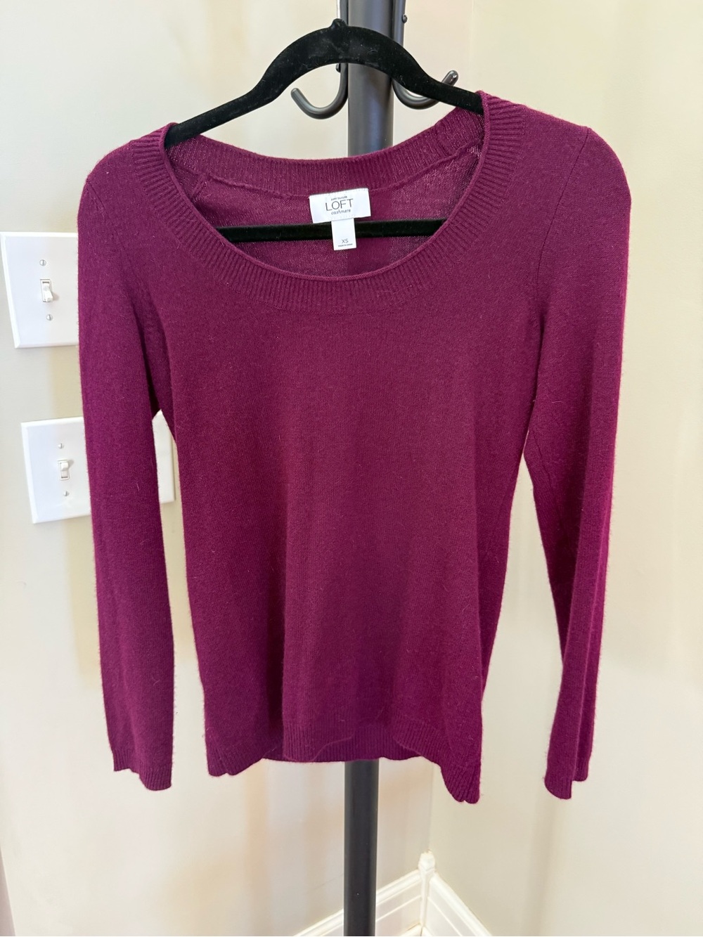 LOFT Scoop Neck Cashmere Sweater in Plum